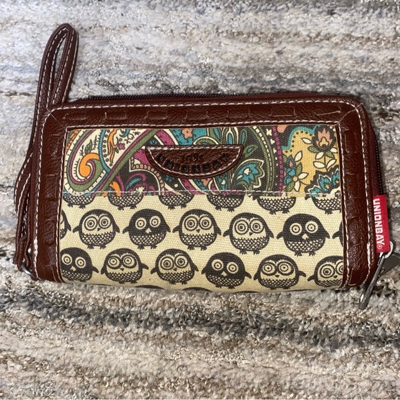 UNIONBAY Handbags - UNIONBAY Cream and Brown Zip Wristlet Wallet (13)